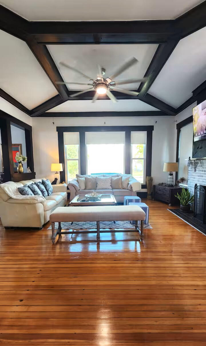 • High Ceilings & Natural Light