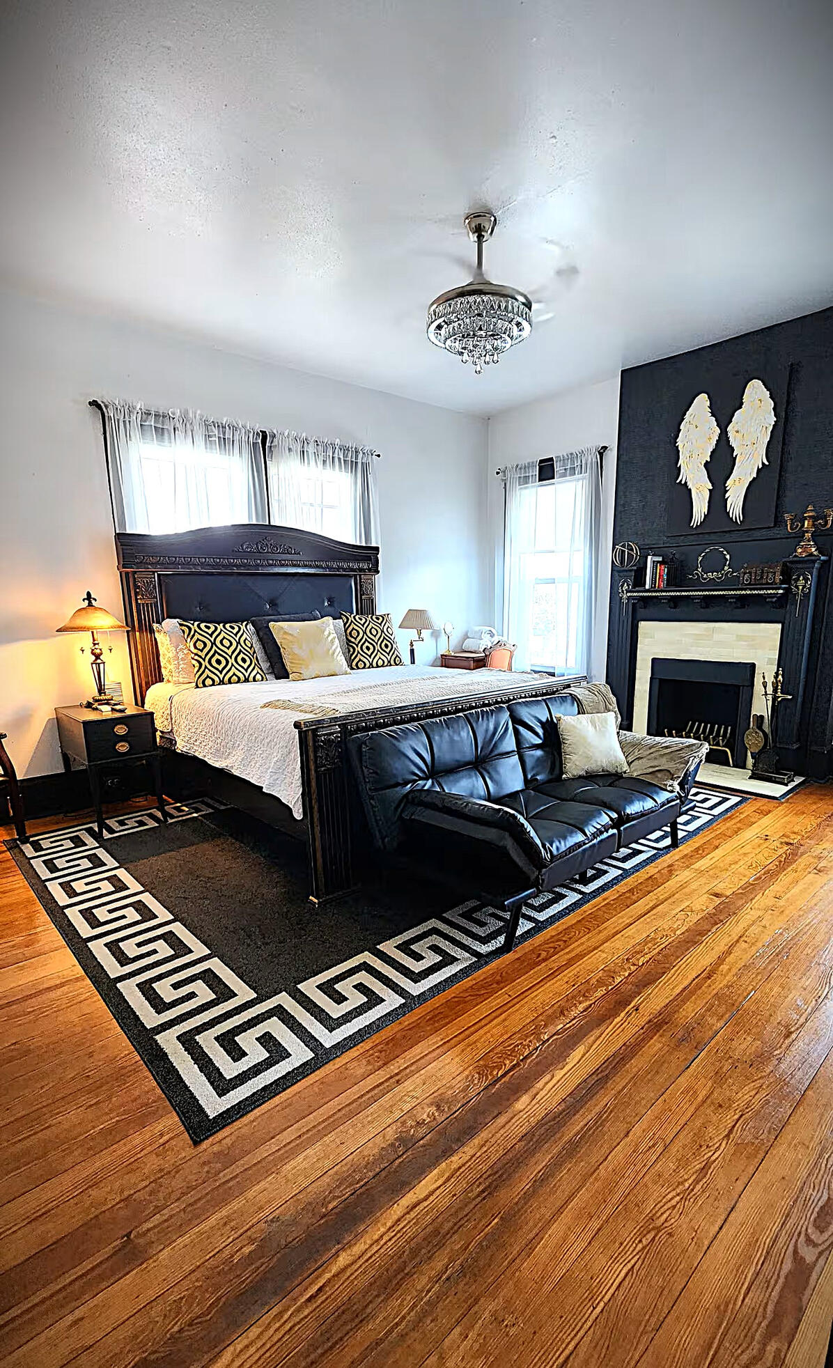 Master Suite • King Bed & Futon