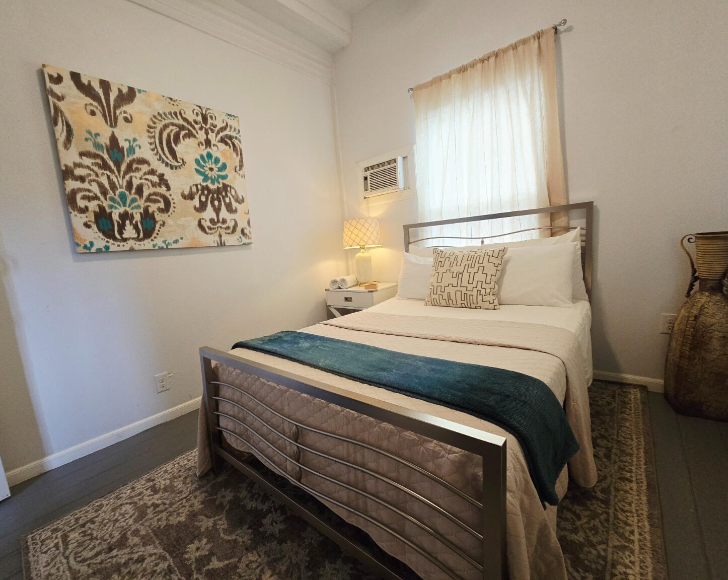 Guest Bedroom • Full Bed